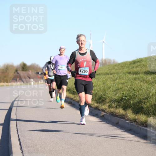 06.04.2025 - 44. Internationalen Wilhelmsburger Insellauf Jannik Wohlers http://msf.ph/oto/7602077 06.04.2025 09:20:11 Laufen 3994, 4265 meine-sportfotos.de