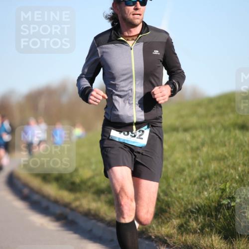 06.04.2025 - 44. Internationalen Wilhelmsburger Insellauf Jannik Wohlers http://msf.ph/oto/7602166 06.04.2025 09:20:14 Laufen 032 meine-sportfotos.de