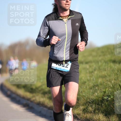 06.04.2025 - 44. Internationalen Wilhelmsburger Insellauf Jannik Wohlers http://msf.ph/oto/7602172 06.04.2025 09:20:14 Laufen 032 meine-sportfotos.de