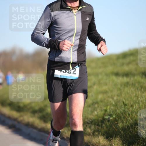 06.04.2025 - 44. Internationalen Wilhelmsburger Insellauf Jannik Wohlers http://msf.ph/oto/7602177 06.04.2025 09:20:15 Laufen 052 meine-sportfotos.de