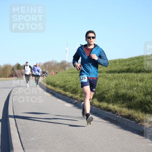 06.04.2025 - 44. Internationalen Wilhelmsburger Insellauf Jannik Wohlers http://msf.ph/oto/7602338 06.04.2025 09:20:25 Laufen 525 meine-sportfotos.de