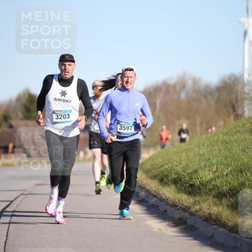 06.04.2025 - 44. Internationalen Wilhelmsburger Insellauf Jannik Wohlers http://msf.ph/oto/7602386 06.04.2025 09:20:28 Laufen 3203, 3597 meine-sportfotos.de
