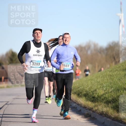 06.04.2025 - 44. Internationalen Wilhelmsburger Insellauf Jannik Wohlers http://msf.ph/oto/7602403 06.04.2025 09:20:29 Laufen 3203, 597 meine-sportfotos.de
