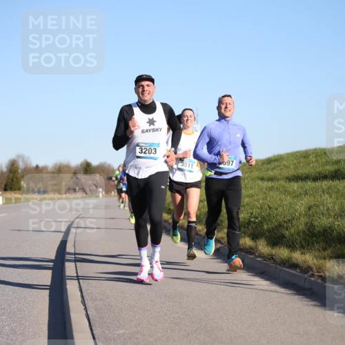06.04.2025 - 44. Internationalen Wilhelmsburger Insellauf Jannik Wohlers http://msf.ph/oto/7602516 06.04.2025 09:20:31 Laufen 3203, 97, 3511 meine-sportfotos.de