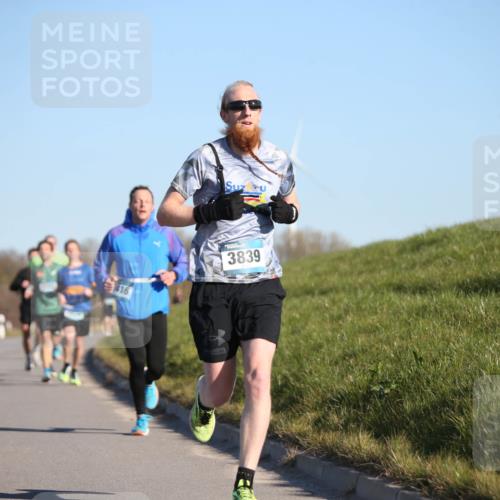 06.04.2025 - 44. Internationalen Wilhelmsburger Insellauf Jannik Wohlers http://msf.ph/oto/7602634 06.04.2025 09:20:34 Laufen 416, 3839 meine-sportfotos.de