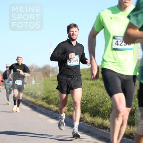 06.04.2025 - 44. Internationalen Wilhelmsburger Insellauf Jannik Wohlers http://msf.ph/oto/7602900 06.04.2025 09:20:41 Laufen 3864, 4250 meine-sportfotos.de