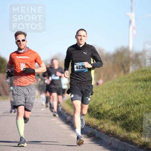 06.04.2025 - 44. Internationalen Wilhelmsburger Insellauf Jannik Wohlers http://msf.ph/oto/7603094 06.04.2025 09:20:49 Laufen 4230 meine-sportfotos.de