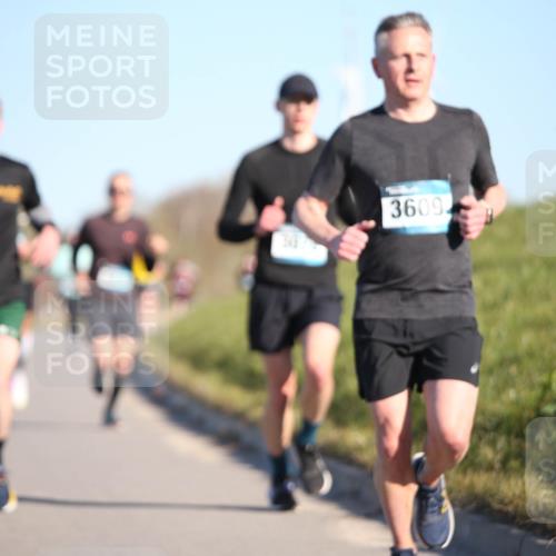 06.04.2025 - 44. Internationalen Wilhelmsburger Insellauf Jannik Wohlers http://msf.ph/oto/7603258 06.04.2025 09:20:56 Laufen 3609 meine-sportfotos.de