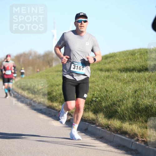 06.04.2025 - 44. Internationalen Wilhelmsburger Insellauf Jannik Wohlers http://msf.ph/oto/7603645 06.04.2025 09:21:11 Laufen 3161 meine-sportfotos.de