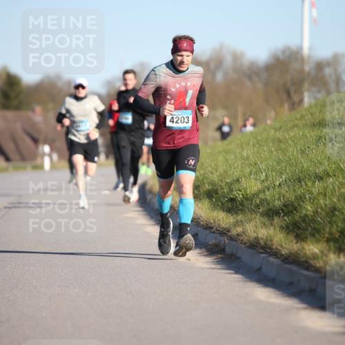06.04.2025 - 44. Internationalen Wilhelmsburger Insellauf Jannik Wohlers http://msf.ph/oto/7603652 06.04.2025 09:21:13 Laufen 1254, 4203 meine-sportfotos.de