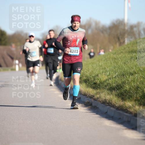 06.04.2025 - 44. Internationalen Wilhelmsburger Insellauf Jannik Wohlers http://msf.ph/oto/7603661 06.04.2025 09:21:13 Laufen 4203 meine-sportfotos.de