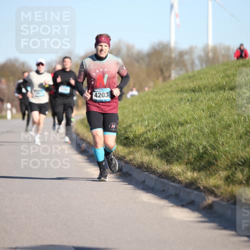 06.04.2025 - 44. Internationalen Wilhelmsburger Insellauf Jannik Wohlers http://msf.ph/oto/7603677 06.04.2025 09:21:14 Laufen 1264, 4203 meine-sportfotos.de