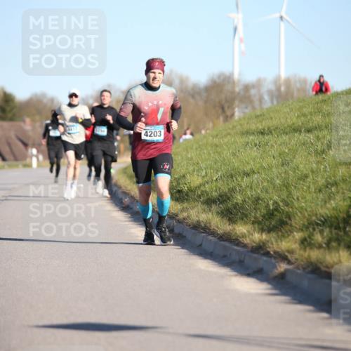 06.04.2025 - 44. Internationalen Wilhelmsburger Insellauf Jannik Wohlers http://msf.ph/oto/7603683 06.04.2025 09:21:14 Laufen 4417, 3294, 4203 meine-sportfotos.de