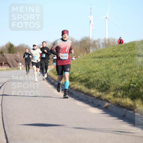 06.04.2025 - 44. Internationalen Wilhelmsburger Insellauf Jannik Wohlers http://msf.ph/oto/7603694 06.04.2025 09:21:14 Laufen 4417, 4203 meine-sportfotos.de