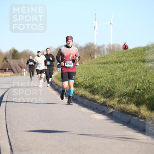 06.04.2025 - 44. Internationalen Wilhelmsburger Insellauf Jannik Wohlers http://msf.ph/oto/7603698 06.04.2025 09:21:14 Laufen 4417, 4203 meine-sportfotos.de
