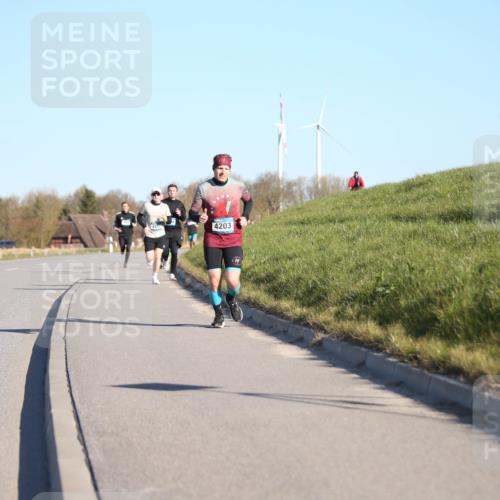 06.04.2025 - 44. Internationalen Wilhelmsburger Insellauf Jannik Wohlers http://msf.ph/oto/7603718 06.04.2025 09:21:15 Laufen 4203 meine-sportfotos.de