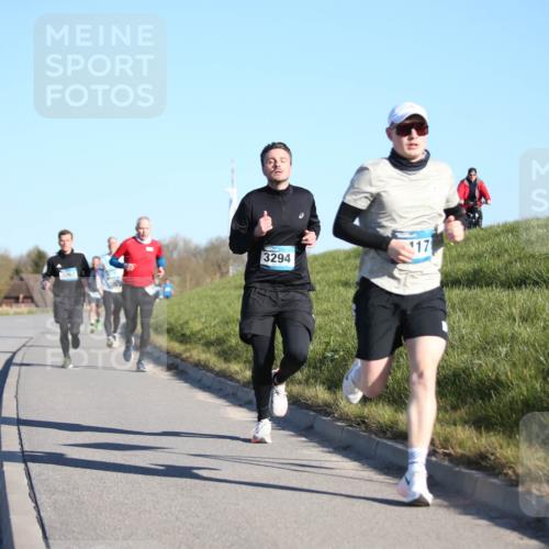 06.04.2025 - 44. Internationalen Wilhelmsburger Insellauf Jannik Wohlers http://msf.ph/oto/7603870 06.04.2025 09:21:21 Laufen 3294 meine-sportfotos.de