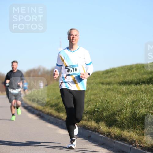 06.04.2025 - 44. Internationalen Wilhelmsburger Insellauf Jannik Wohlers http://msf.ph/oto/7603991 06.04.2025 09:21:26 Laufen 4576 meine-sportfotos.de
