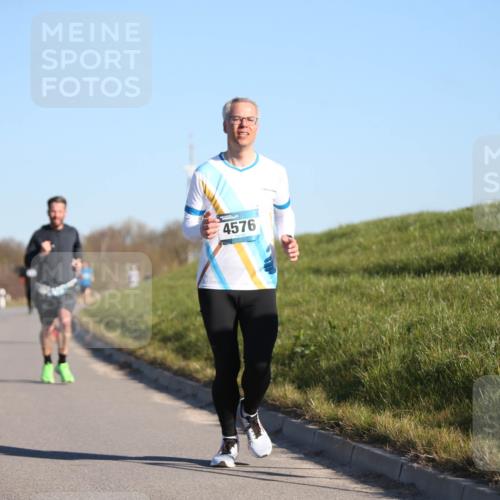 06.04.2025 - 44. Internationalen Wilhelmsburger Insellauf Jannik Wohlers http://msf.ph/oto/7603997 06.04.2025 09:21:27 Laufen 4576 meine-sportfotos.de