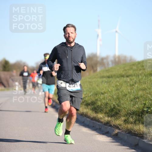 06.04.2025 - 44. Internationalen Wilhelmsburger Insellauf Jannik Wohlers http://msf.ph/oto/7604031 06.04.2025 09:21:28 Laufen 4521 meine-sportfotos.de