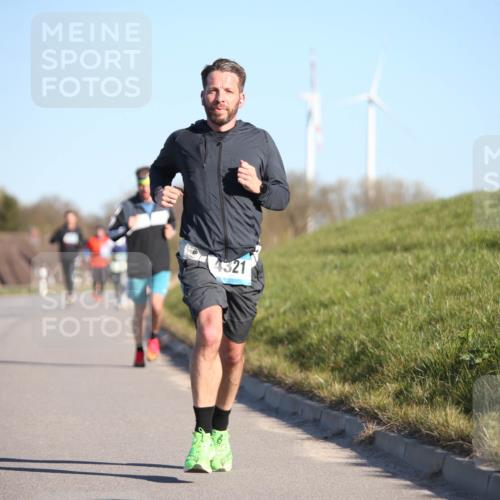 06.04.2025 - 44. Internationalen Wilhelmsburger Insellauf Jannik Wohlers http://msf.ph/oto/7604035 06.04.2025 09:21:28 Laufen 4321 meine-sportfotos.de