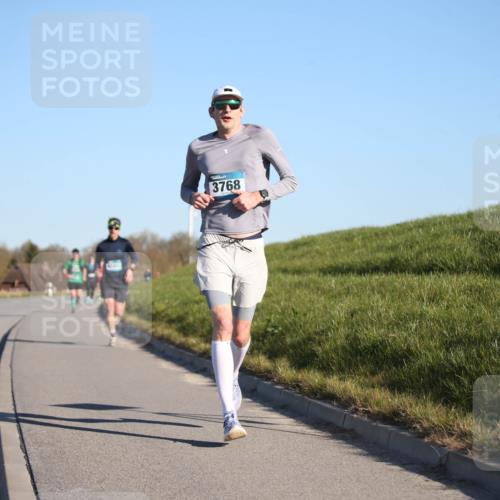 06.04.2025 - 44. Internationalen Wilhelmsburger Insellauf Jannik Wohlers http://msf.ph/oto/7604440 06.04.2025 09:21:51 Laufen 3768 meine-sportfotos.de