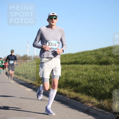 06.04.2025 - 44. Internationalen Wilhelmsburger Insellauf Jannik Wohlers http://msf.ph/oto/7604470 06.04.2025 09:21:51 Laufen 3768 meine-sportfotos.de