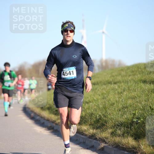 06.04.2025 - 44. Internationalen Wilhelmsburger Insellauf Jannik Wohlers http://msf.ph/oto/7604485 06.04.2025 09:21:53 Laufen 4541 meine-sportfotos.de