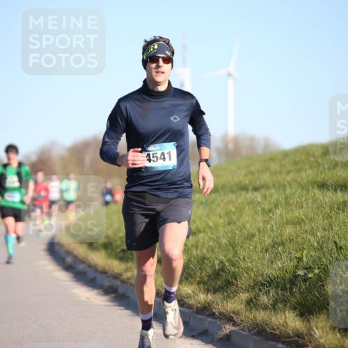 06.04.2025 - 44. Internationalen Wilhelmsburger Insellauf Jannik Wohlers http://msf.ph/oto/7604489 06.04.2025 09:21:53 Laufen 4541 meine-sportfotos.de