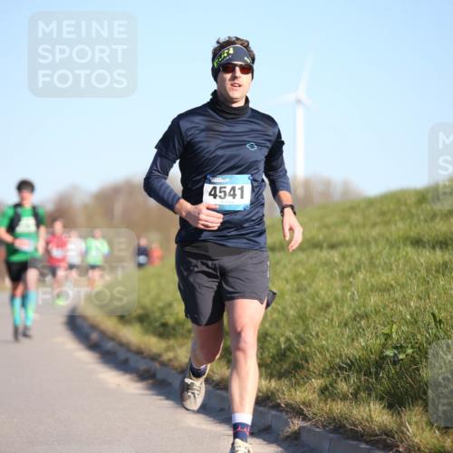 06.04.2025 - 44. Internationalen Wilhelmsburger Insellauf Jannik Wohlers http://msf.ph/oto/7604500 06.04.2025 09:21:53 Laufen 4541 meine-sportfotos.de