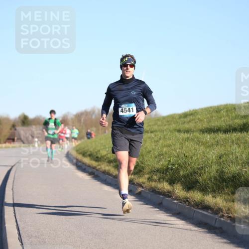 06.04.2025 - 44. Internationalen Wilhelmsburger Insellauf Jannik Wohlers http://msf.ph/oto/7604506 06.04.2025 09:21:53 Laufen 4541 meine-sportfotos.de