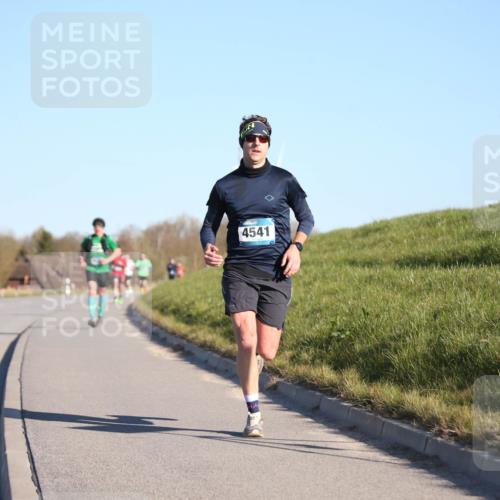06.04.2025 - 44. Internationalen Wilhelmsburger Insellauf Jannik Wohlers http://msf.ph/oto/7604509 06.04.2025 09:21:53 Laufen 4541, 2 meine-sportfotos.de
