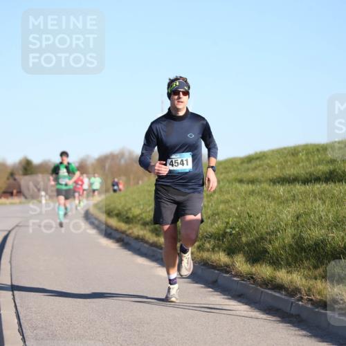 06.04.2025 - 44. Internationalen Wilhelmsburger Insellauf Jannik Wohlers http://msf.ph/oto/7604512 06.04.2025 09:21:54 Laufen 4541 meine-sportfotos.de