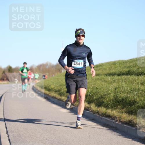06.04.2025 - 44. Internationalen Wilhelmsburger Insellauf Jannik Wohlers http://msf.ph/oto/7604522 06.04.2025 09:21:54 Laufen 4541 meine-sportfotos.de