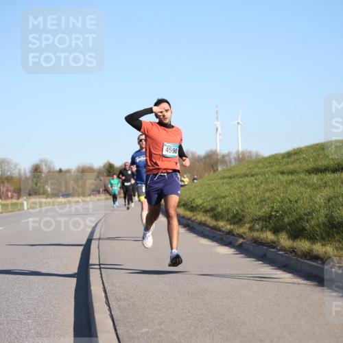 06.04.2025 - 44. Internationalen Wilhelmsburger Insellauf Jannik Wohlers http://msf.ph/oto/7604928 06.04.2025 09:22:20 Laufen 4590 meine-sportfotos.de