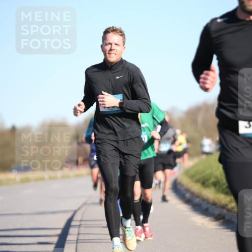 06.04.2025 - 44. Internationalen Wilhelmsburger Insellauf Jannik Wohlers http://msf.ph/oto/7605012 06.04.2025 09:22:28 Laufen 3317 meine-sportfotos.de