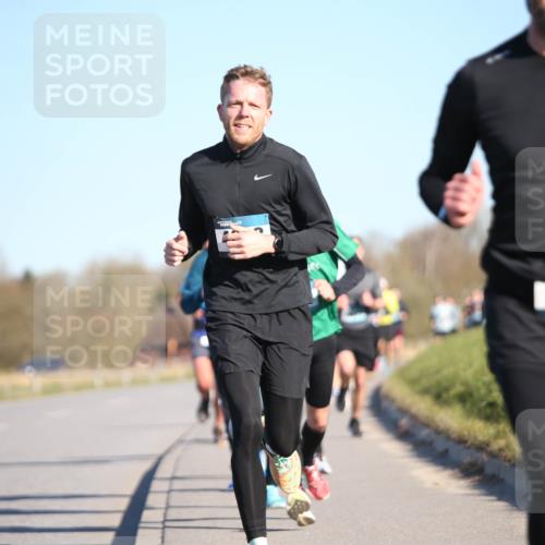 06.04.2025 - 44. Internationalen Wilhelmsburger Insellauf Jannik Wohlers http://msf.ph/oto/7605015 06.04.2025 09:22:28 Laufen 3317 meine-sportfotos.de
