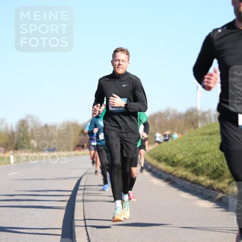 06.04.2025 - 44. Internationalen Wilhelmsburger Insellauf Jannik Wohlers http://msf.ph/oto/7605028 06.04.2025 09:22:28 Laufen 3517 meine-sportfotos.de