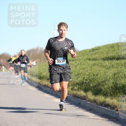 06.04.2025 - 44. Internationalen Wilhelmsburger Insellauf Jannik Wohlers http://msf.ph/oto/7605205 06.04.2025 09:22:36 Laufen 3536 meine-sportfotos.de