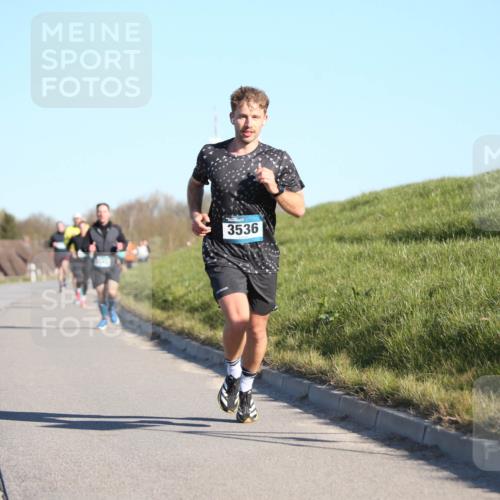 06.04.2025 - 44. Internationalen Wilhelmsburger Insellauf Jannik Wohlers http://msf.ph/oto/7605209 06.04.2025 09:22:36 Laufen 3536 meine-sportfotos.de