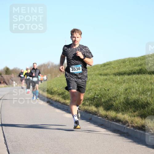 06.04.2025 - 44. Internationalen Wilhelmsburger Insellauf Jannik Wohlers http://msf.ph/oto/7605214 06.04.2025 09:22:36 Laufen 3536 meine-sportfotos.de