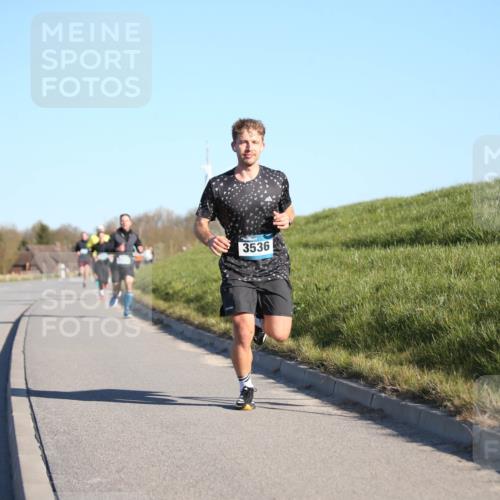 06.04.2025 - 44. Internationalen Wilhelmsburger Insellauf Jannik Wohlers http://msf.ph/oto/7605221 06.04.2025 09:22:36 Laufen 3536 meine-sportfotos.de