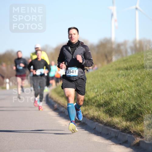 06.04.2025 - 44. Internationalen Wilhelmsburger Insellauf Jannik Wohlers http://msf.ph/oto/7605247 06.04.2025 09:22:38 Laufen 3541 meine-sportfotos.de