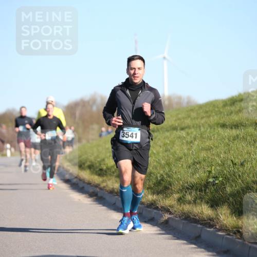 06.04.2025 - 44. Internationalen Wilhelmsburger Insellauf Jannik Wohlers http://msf.ph/oto/7605270 06.04.2025 09:22:39 Laufen 3541 meine-sportfotos.de