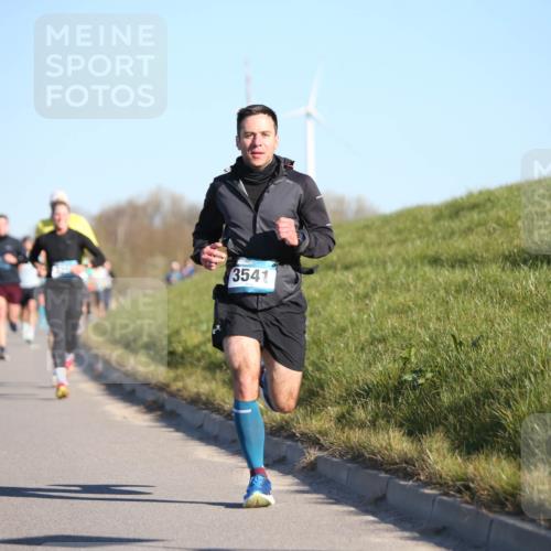 06.04.2025 - 44. Internationalen Wilhelmsburger Insellauf Jannik Wohlers http://msf.ph/oto/7605274 06.04.2025 09:22:39 Laufen 3541 meine-sportfotos.de