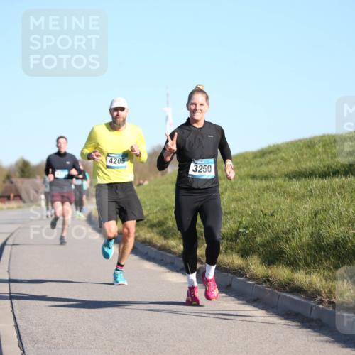 06.04.2025 - 44. Internationalen Wilhelmsburger Insellauf Jannik Wohlers http://msf.ph/oto/7605317 06.04.2025 09:22:43 Laufen 4205, 3250 meine-sportfotos.de