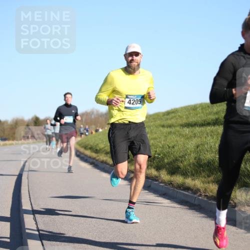 06.04.2025 - 44. Internationalen Wilhelmsburger Insellauf Jannik Wohlers http://msf.ph/oto/7605352 06.04.2025 09:22:45 Laufen 4311, 4205, 3250 meine-sportfotos.de