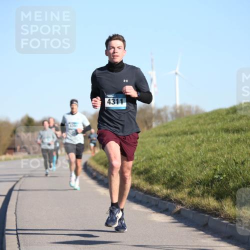 06.04.2025 - 44. Internationalen Wilhelmsburger Insellauf Jannik Wohlers http://msf.ph/oto/7605367 06.04.2025 09:22:46 Laufen 4391, 4311 meine-sportfotos.de