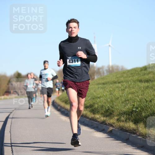 06.04.2025 - 44. Internationalen Wilhelmsburger Insellauf Jannik Wohlers http://msf.ph/oto/7605370 06.04.2025 09:22:46 Laufen 4391, 4311 meine-sportfotos.de