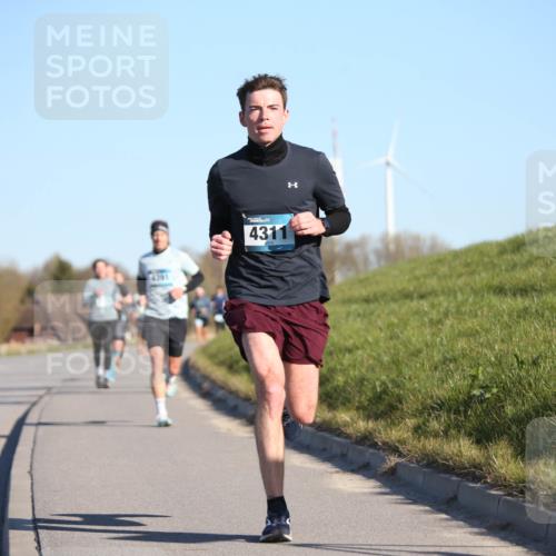 06.04.2025 - 44. Internationalen Wilhelmsburger Insellauf Jannik Wohlers http://msf.ph/oto/7605372 06.04.2025 09:22:46 Laufen 4391, 4311 meine-sportfotos.de